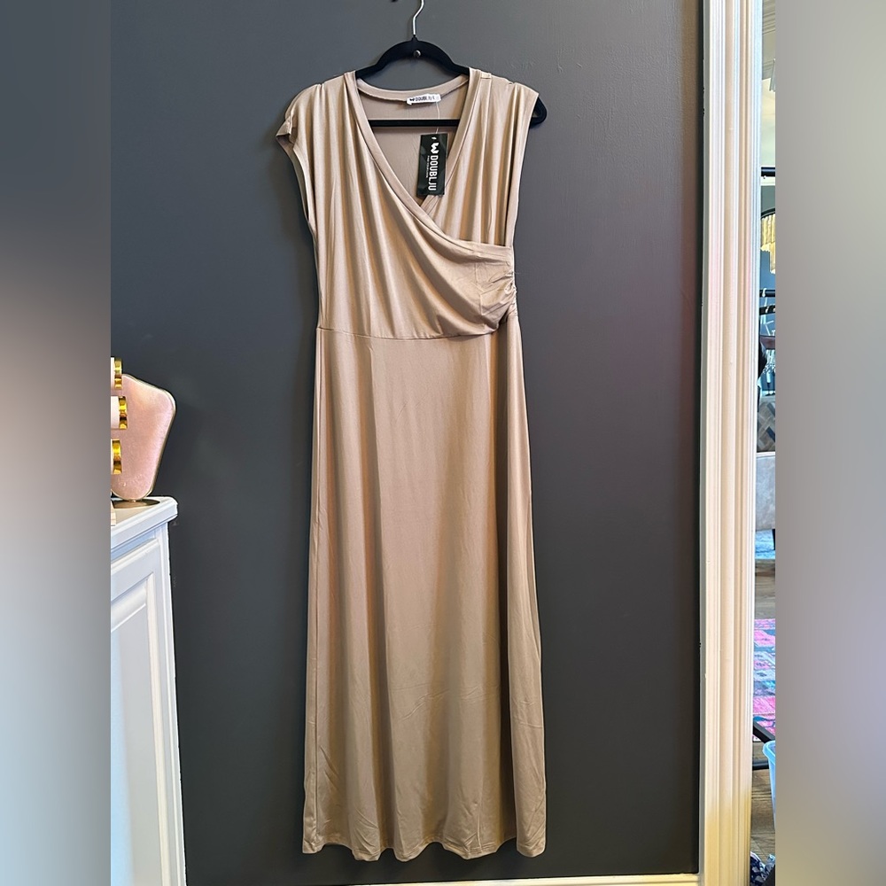 Elegant Cap Sleeve‎ Maxi Dress | Neutral Dress | Large | NWT
